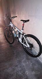 Mountain bike TURNER biammortizzata 26 specialized