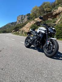 Triumph Street Triple 765R 2023