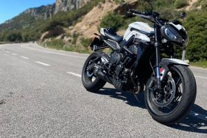 Triumph Street Triple 765R 2023