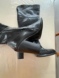 Stivali pelle nera verniciata