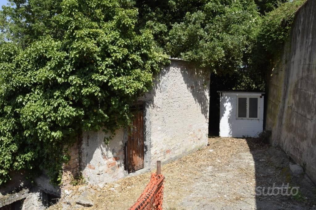 Rustico / Casale di 83 m² con 4 locali a Minturno - Altro