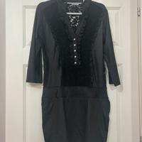 Abito con strass e ricamo