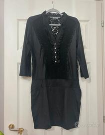 Abito con strass e ricamo