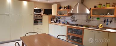 Cucina attrezzata completa di elettrodomestici