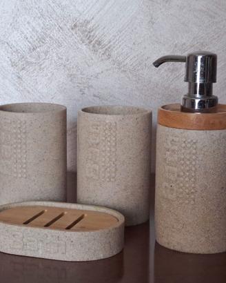 Arredo bagno - 4 accessori pari al nuovo
