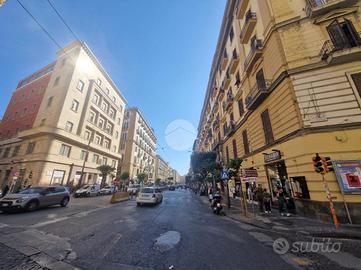 NEGOZIO A NAPOLI