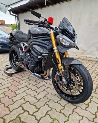 Triumph SPEED TRIPLE 1200 RS / molti accessori