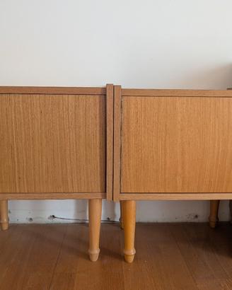 Set di comodini in legno 