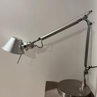 Lampada da tavolo stile Tolomeo