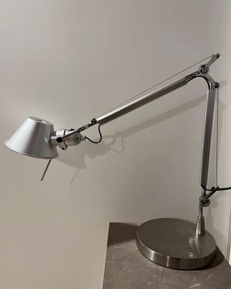 Lampada da tavolo stile Tolomeo