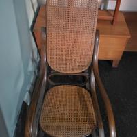 sedia a dondolo stile thonet 