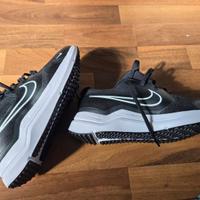 Nuove scarpe da ginnastica Nike