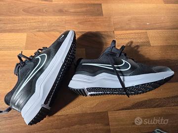 Nuove scarpe da ginnastica Nike