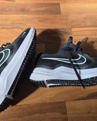 Nuove scarpe da ginnastica Nike