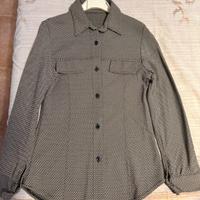 Camicia elasticizzata fantasia geometrica