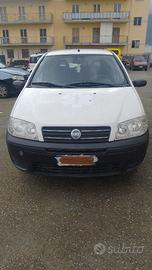 SI VENDE PER PEZZI DI RICAMBI FIAT  PUNTO 1.2 BEN