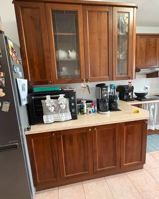 Cucina in vera noce + tavolo e 5 sedie