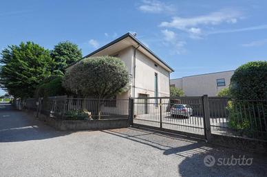PORZIONE DI TRIFAMILIARE A VERANO BRIANZA