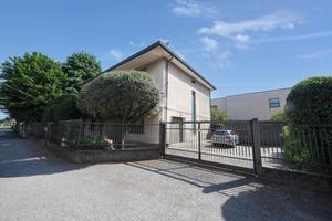 PORZIONE DI TRIFAMILIARE A VERANO BRIANZA