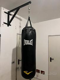 Sacco boxe con staffa