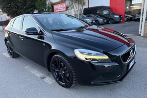 Volvo V40 D2 R-design Momentum