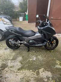 Honda integra 750 sport