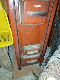 stufa a legna antica ma funzionante 