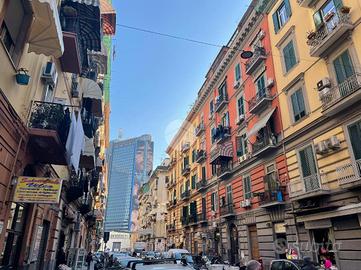 2 LOCALI A NAPOLI