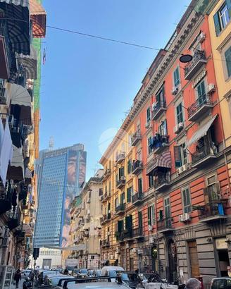 2 LOCALI A NAPOLI