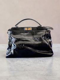 Peekaboo FENDI vintage vernice nera e interno oro.