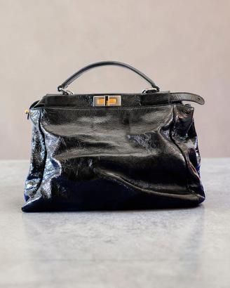 Peekaboo FENDI vintage vernice nera e interno oro.