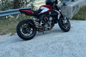 Mv agusta brutale 675