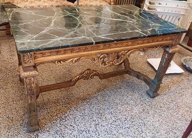 Soggiorno stile Luigi XV con cornici dorate