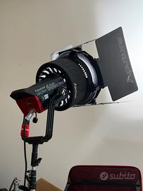 Aputure Ls 600d pro + fresnel F10 + barn doors F10