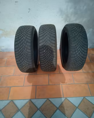 tre gomme da neve Hankook195/55/16 