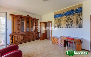 TRILOCALE CON BALCONE