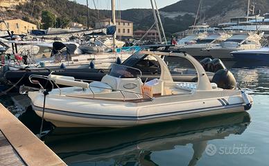 Gommone Revenger 25.5 cabinato Mercury Verado 225