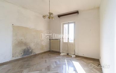 Appartamento al piano primo con cantina