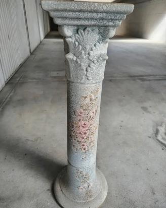 Colonna decorata portavaso