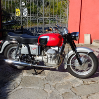 Moto Guzzi V7 700