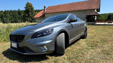 Volvo v40 r-design
