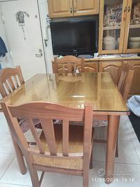 tavolo da pranzo con 4 sedie 