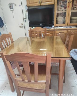 tavolo da pranzo con 4 sedie 