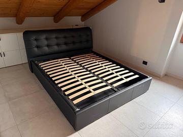 Letto matrimoniale con contenitore similpelle nera