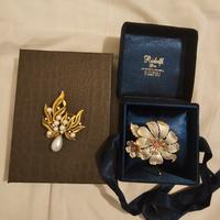 2 Spille d'epoca: Trifari + Fiore Smaltato