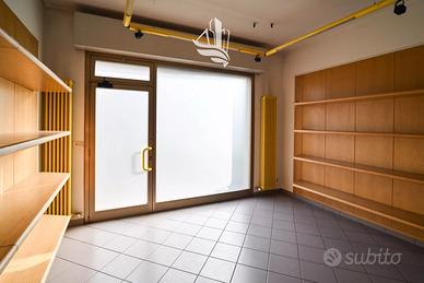 Accogliente locale commerciale in via Resia a Bolz