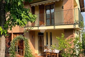 VILLA A SCHIERA D'ANGOLO A MISSAGLIA