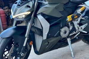 Ducati Streetfighter v2