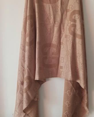 Sciarpa Gucci in seta GG jacquard