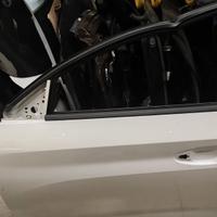 Porta anteriore sinistra PEUGEOT 208 II danneggiat